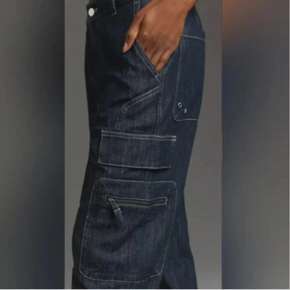 PILCRO Seamed Sport Low-Rise Cargo Jeans - Picture 2 of 15